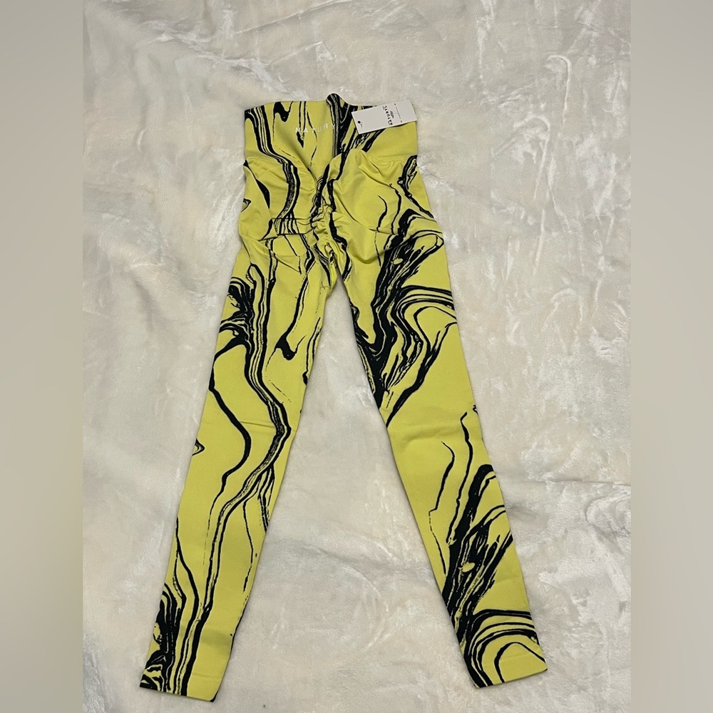 THE ALL NEW GRAPHIC LEGGINGS FROM NATURYL